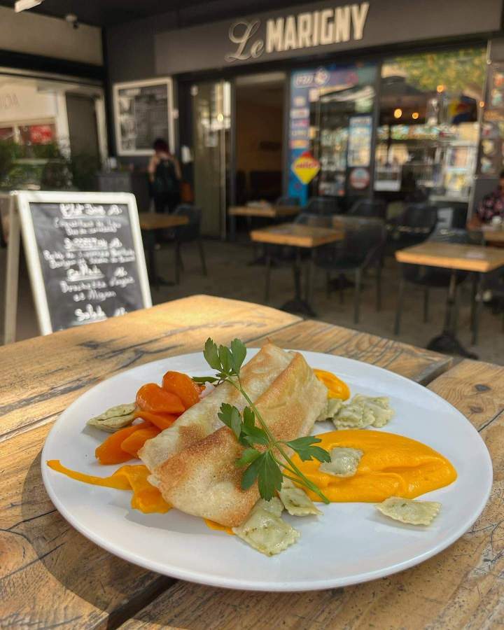 Feuilleté accompagné d'une purée de carottes Salon-de-Provence