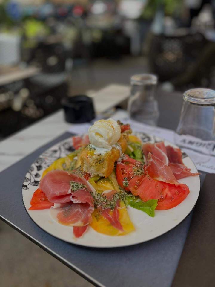 Salade focaccia, tomates anciennes de Provence Salon-de-Provence