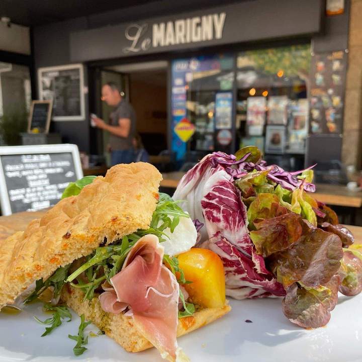 Foccacia garnie à l'italienne faite maison Salon-de-Provence