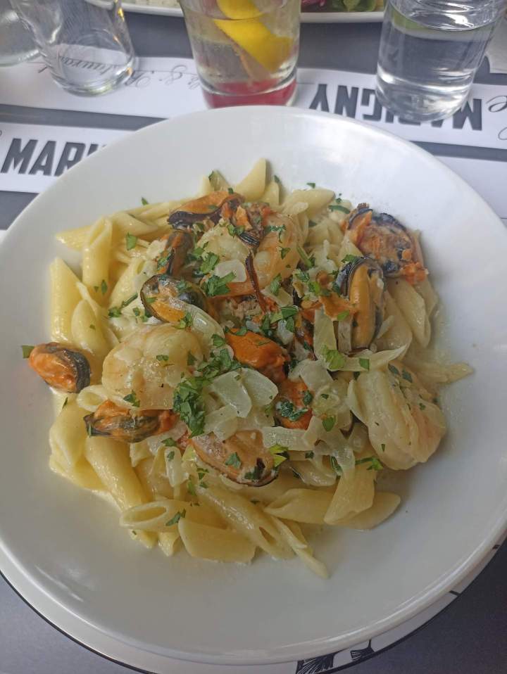 Penne rigate à la crème avec des fruits de mer Salon-de-Provence